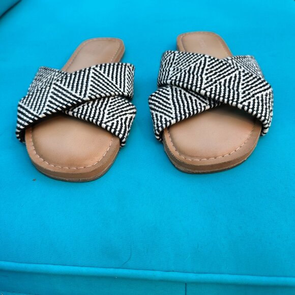 Women's Old Navy Sandals, size 7 - Picture 2 of 3